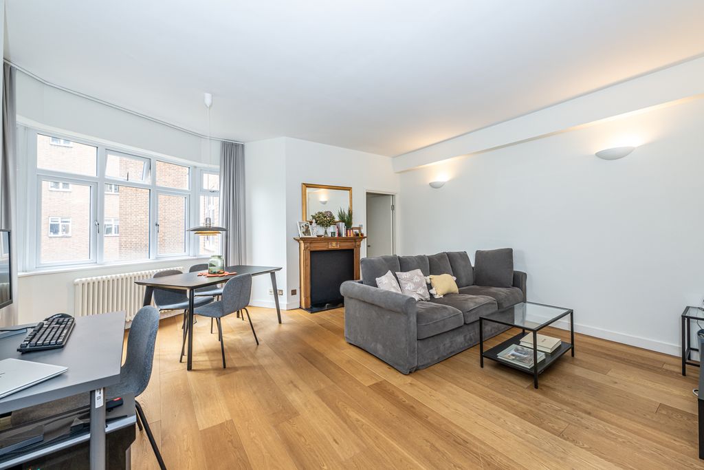 Property photo 1 of 15 Kingston House East 24-001 Lr