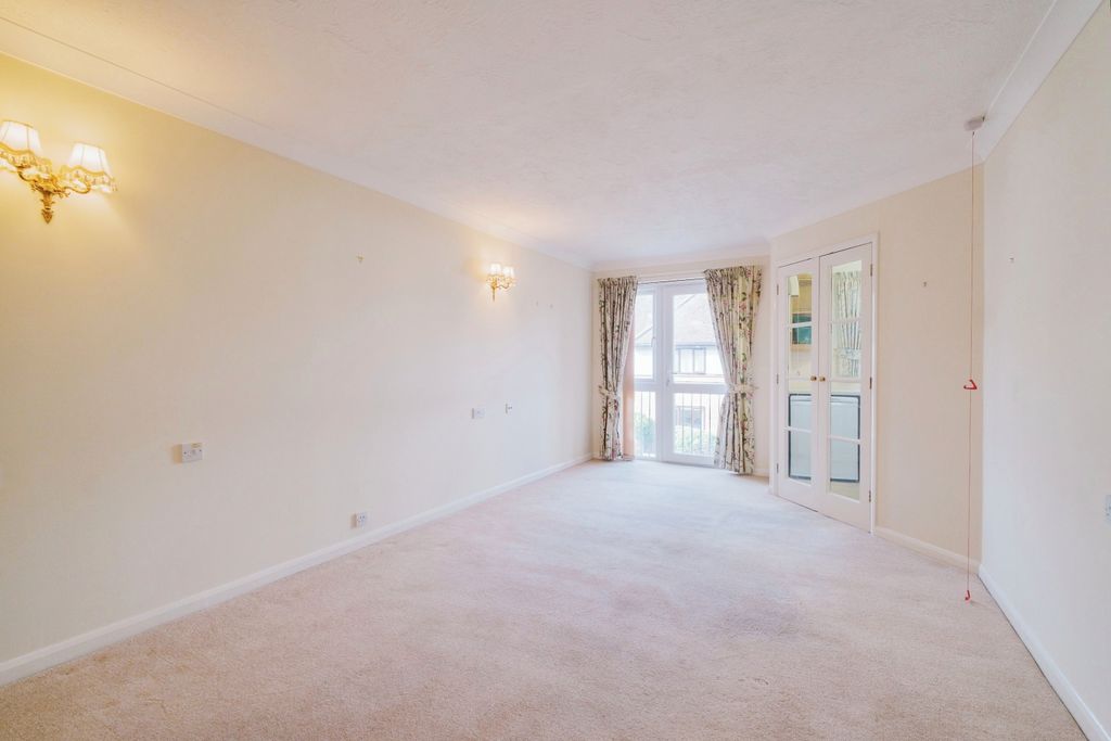 Property photo 1 of 11 Lounge