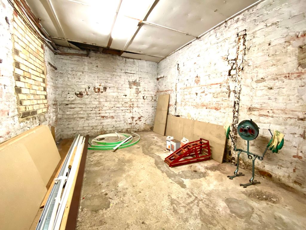 Property photo 3 of 21
