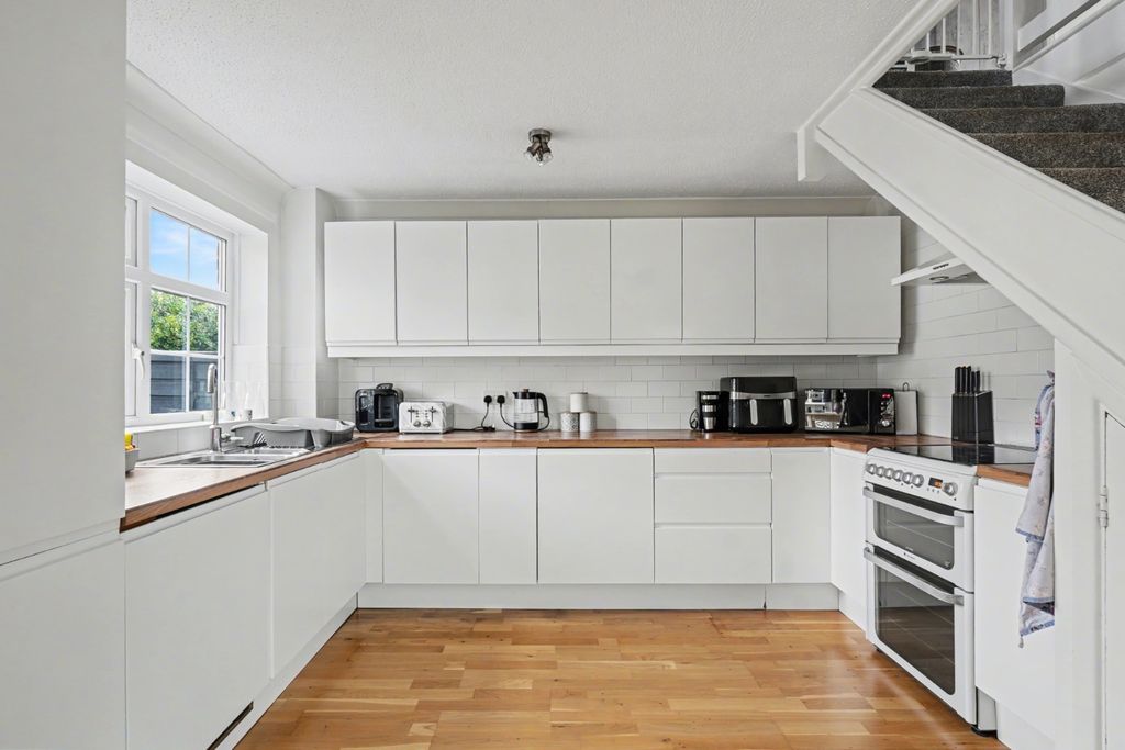 Property photo 2 of 14 4645218