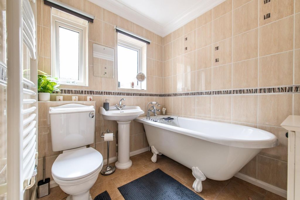 Property photo 2 of 17 Ground Floor Bathroom