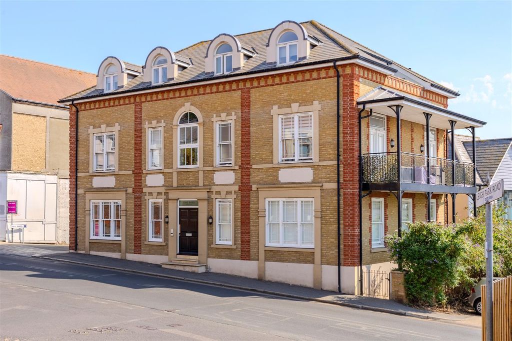 Property photo 1 of 30 The Bell, Bell Sands