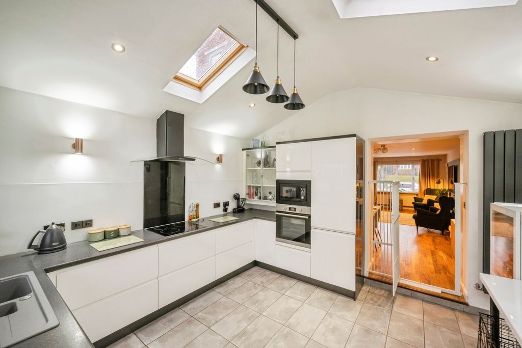 Property photo 3 of 28 19