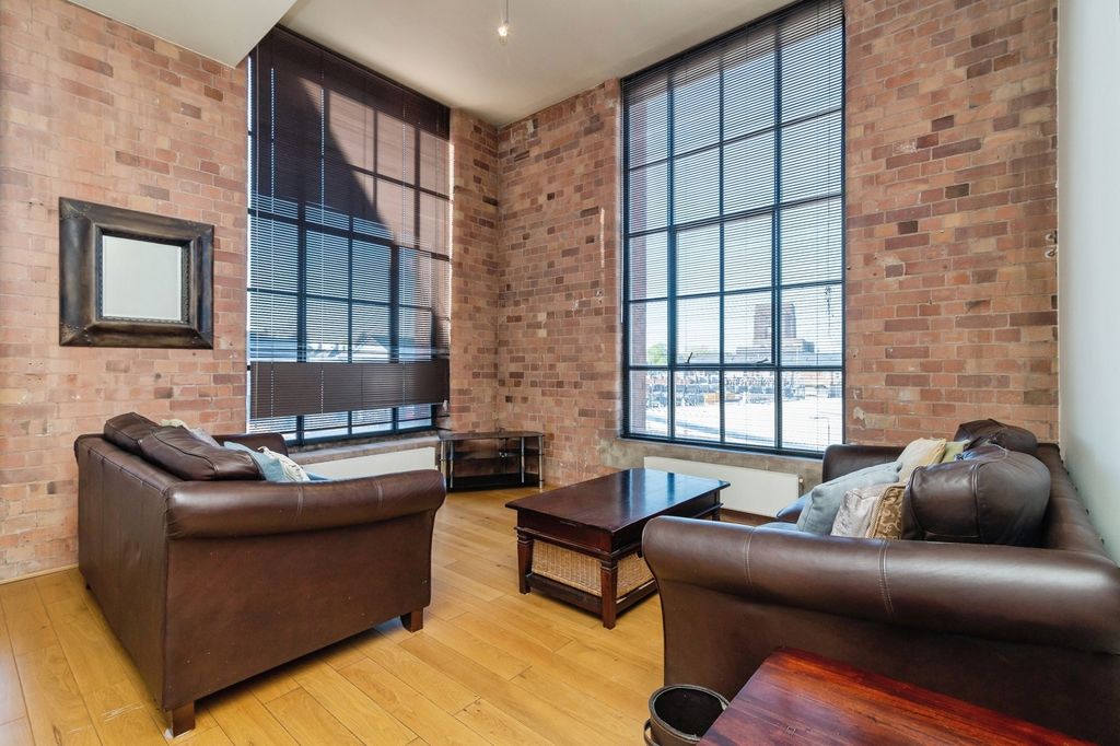 Property photo 3 of 17 Pbox-Img.Jpg