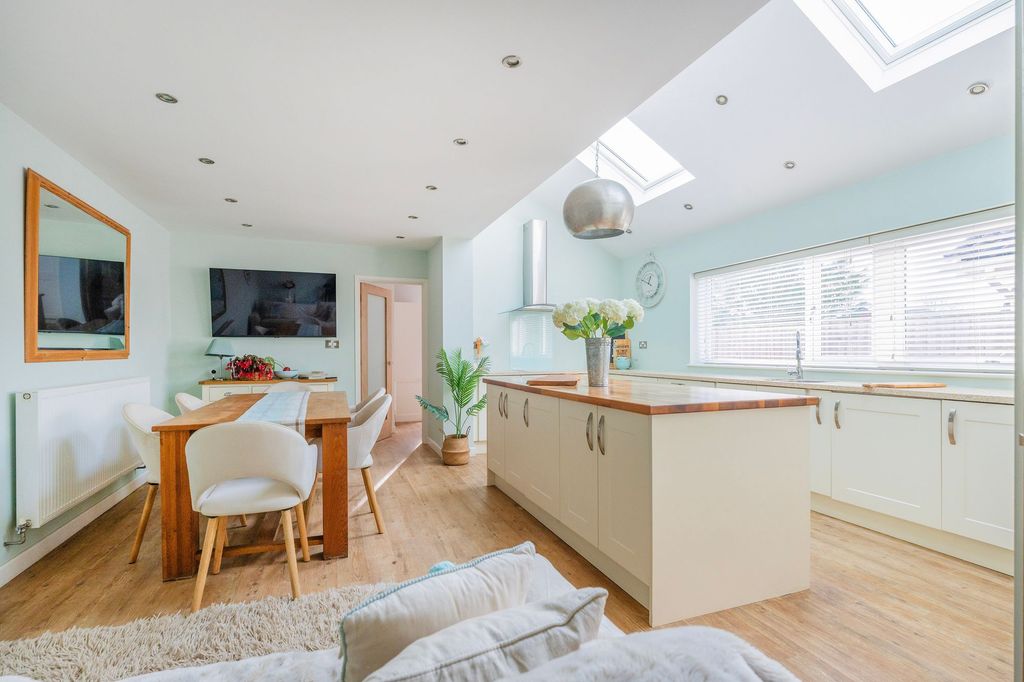 Property photo 3 of 24