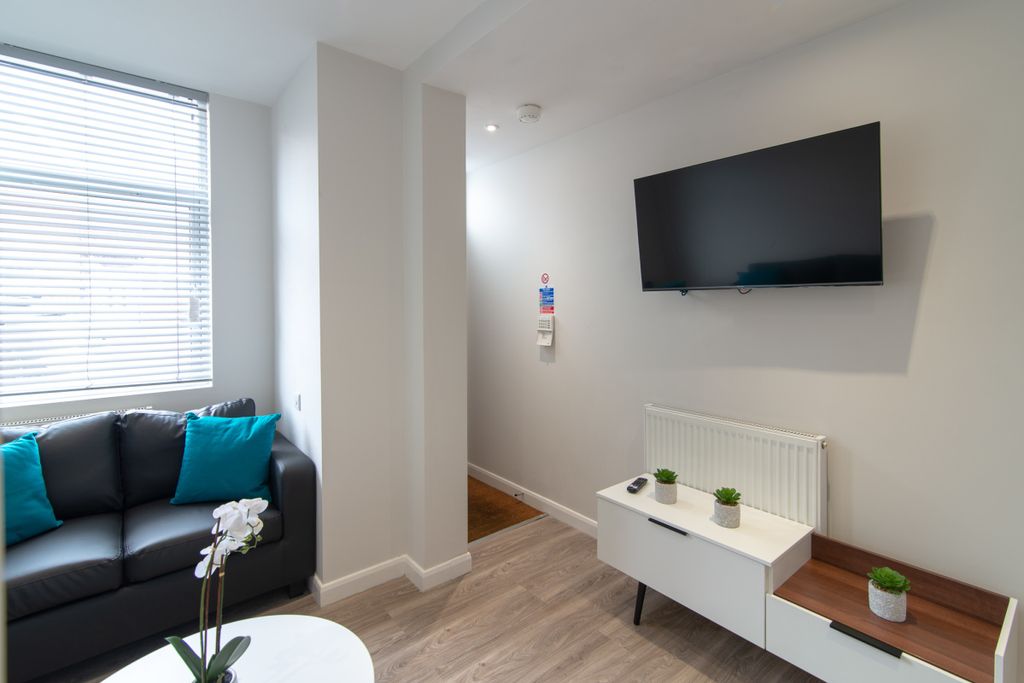 Property photo 1 of 19 38 Cauldon Living Room 2