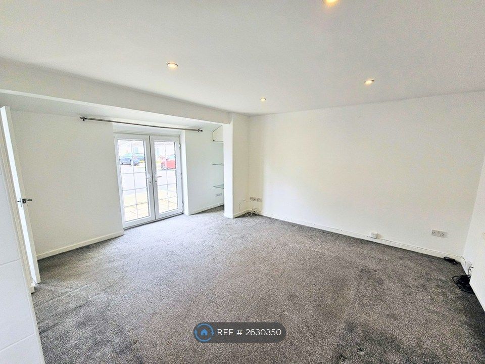 Property photo 3 of 10 Lounge