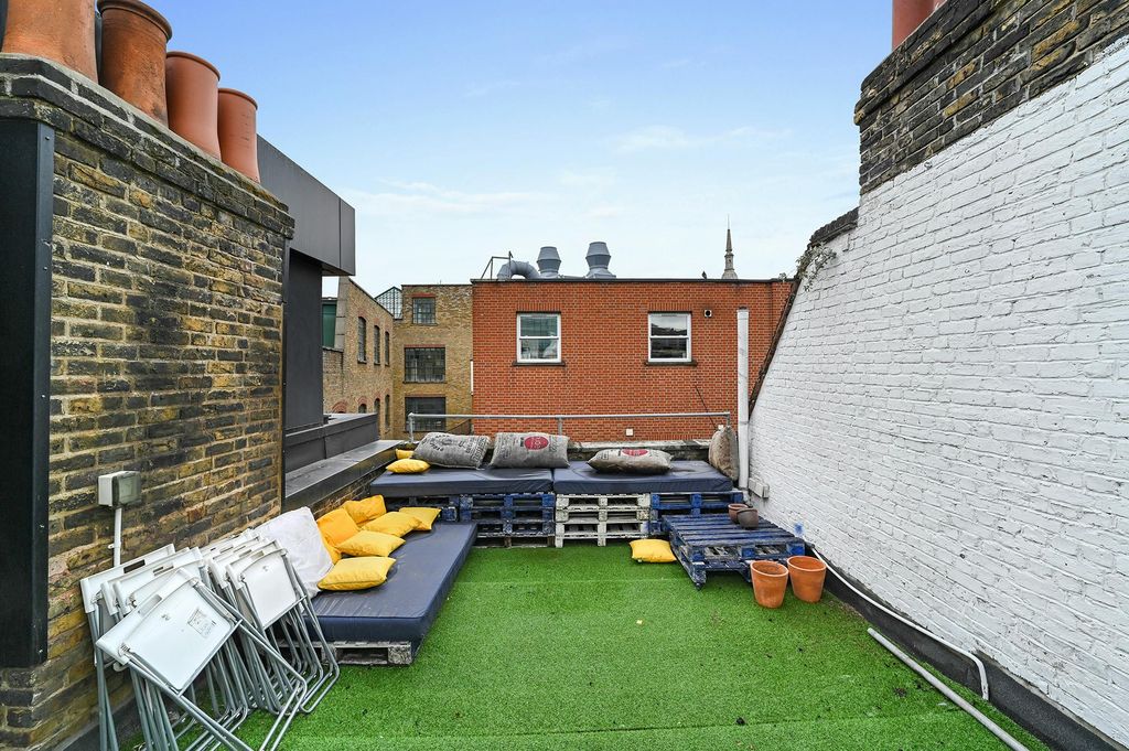 Property photo 3 of 8 Ol-Bc-Frenchplace-1.Jpg