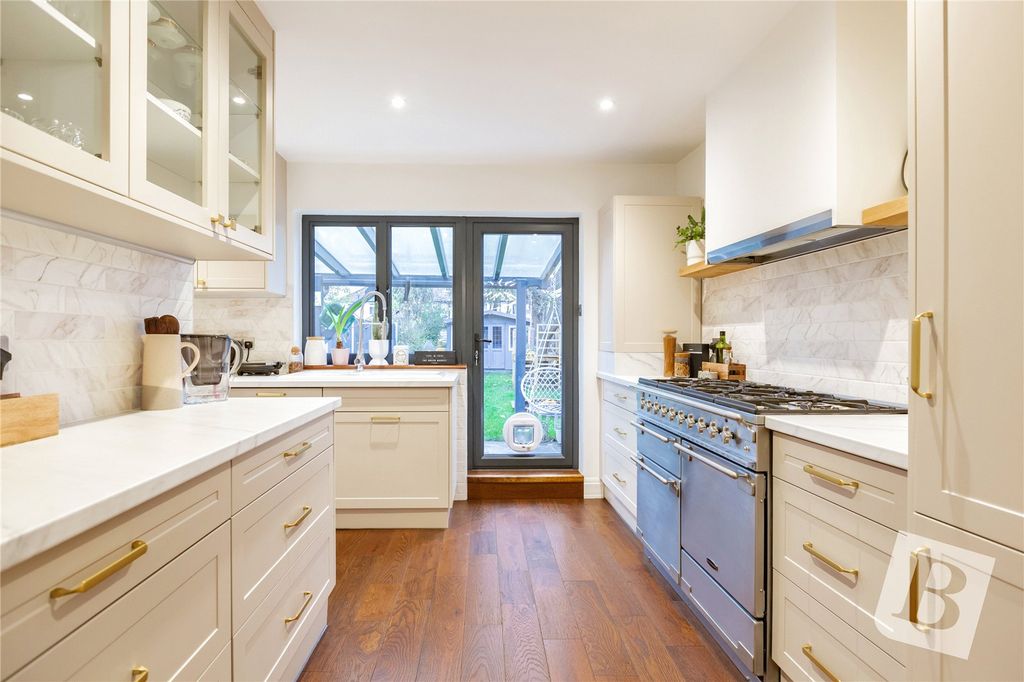 Property photo 1 of 19 Kitchen