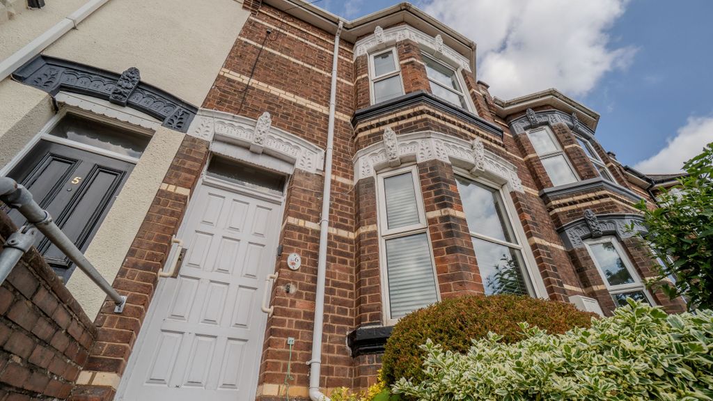Property photo 2 of 32