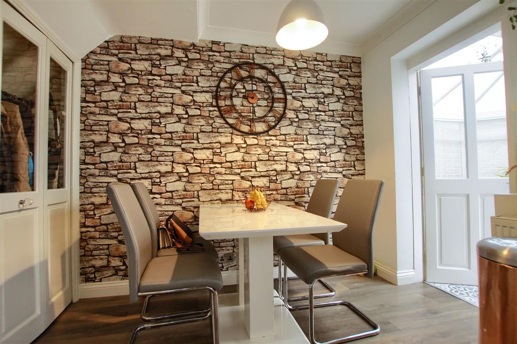 Property photo 3 of 13 cd8.Jpg