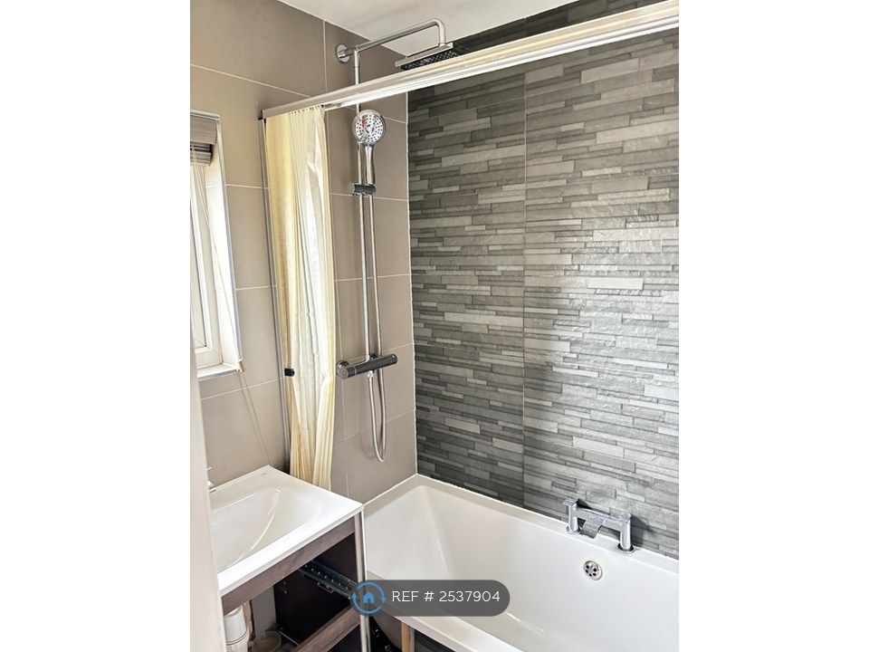 Property photo 2 of 16 Bathroom