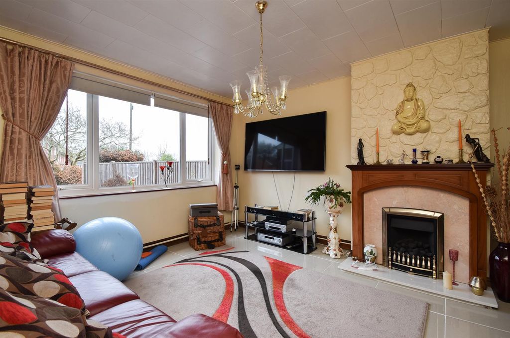 Property photo 2 of 18 Living Room