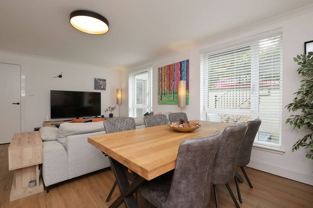 Property photo 2 of 27