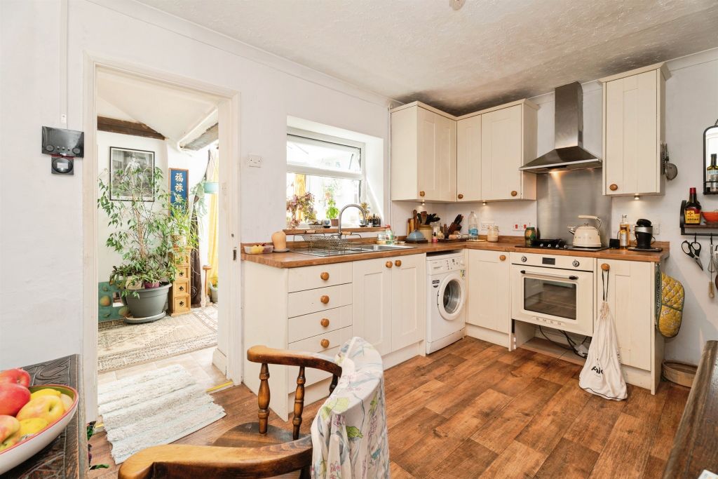 Property photo 2 of 21