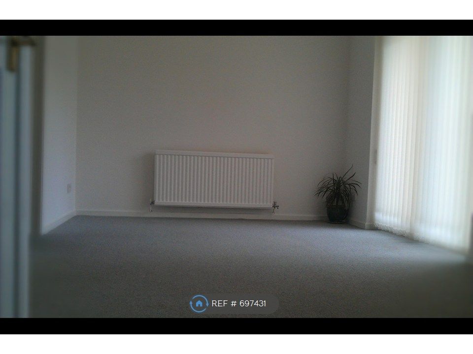 Property photo 3 of 11 Living Room