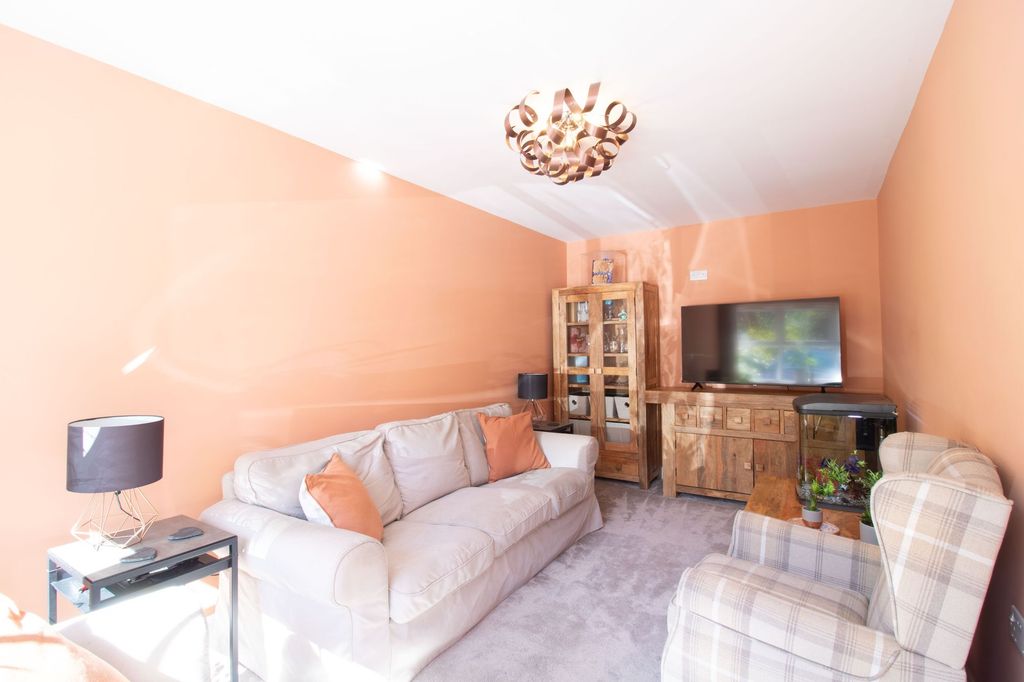 Property photo 3 of 47