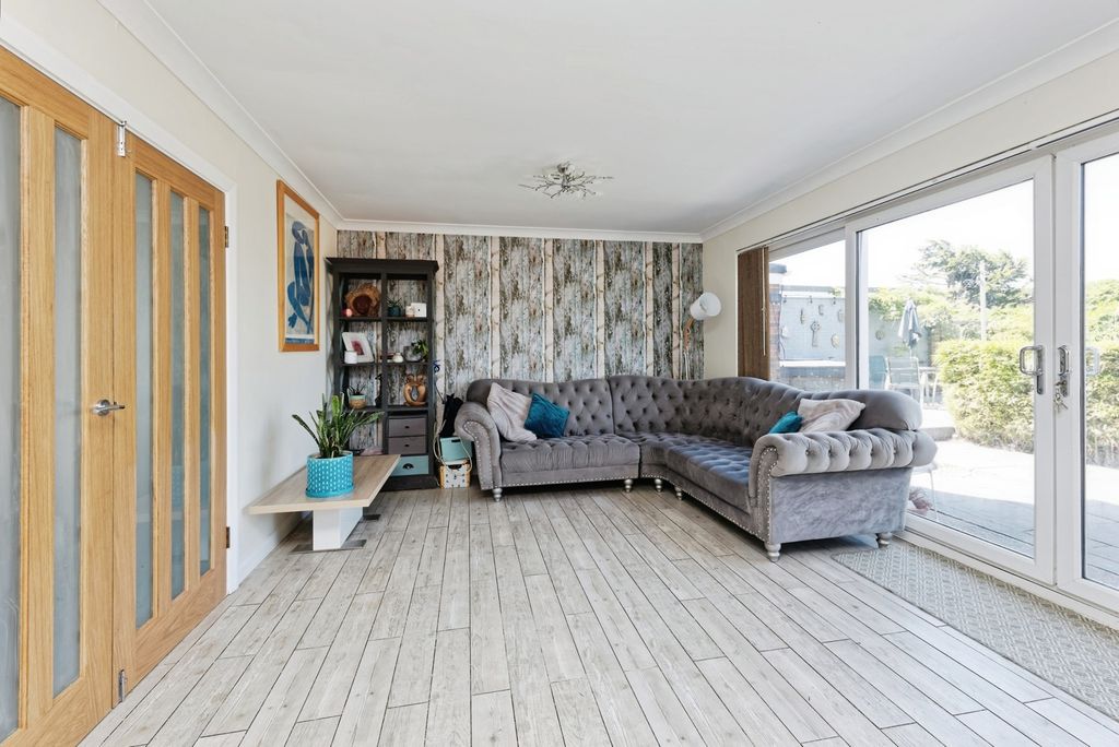 Property photo 3 of 25 Pbox-Img.Jpg
