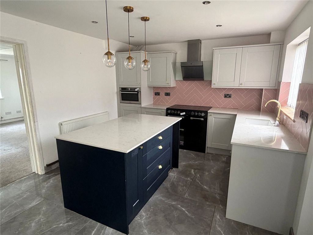 Property photo 2 of 16 Picture No. 03