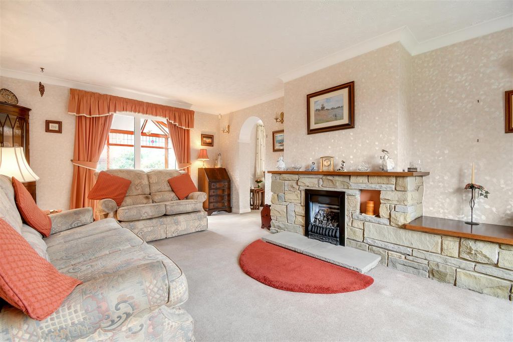 Property photo 2 of 35 Lounge