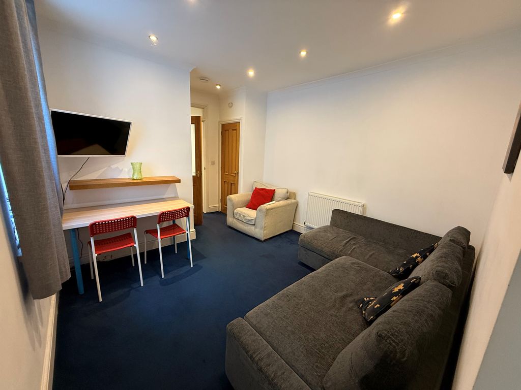 Property photo 2 of 8 Balcony