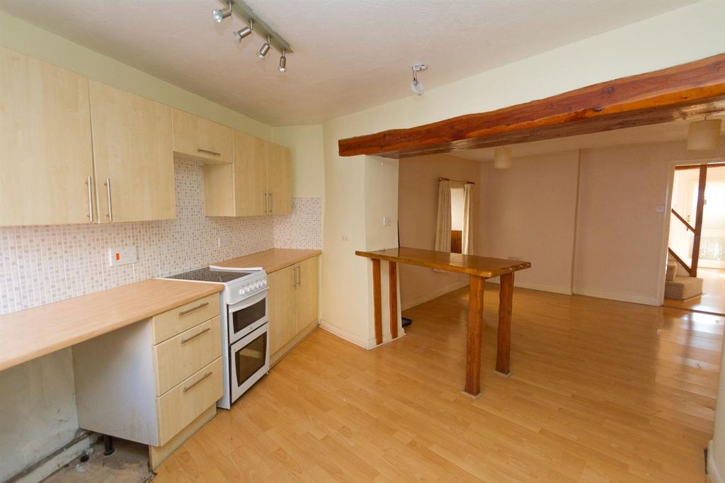 Property photo 3 of 6