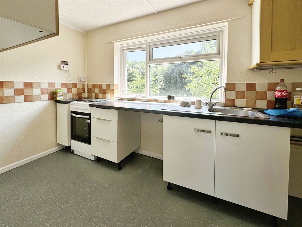Property photo 2 of 8 Kitchen