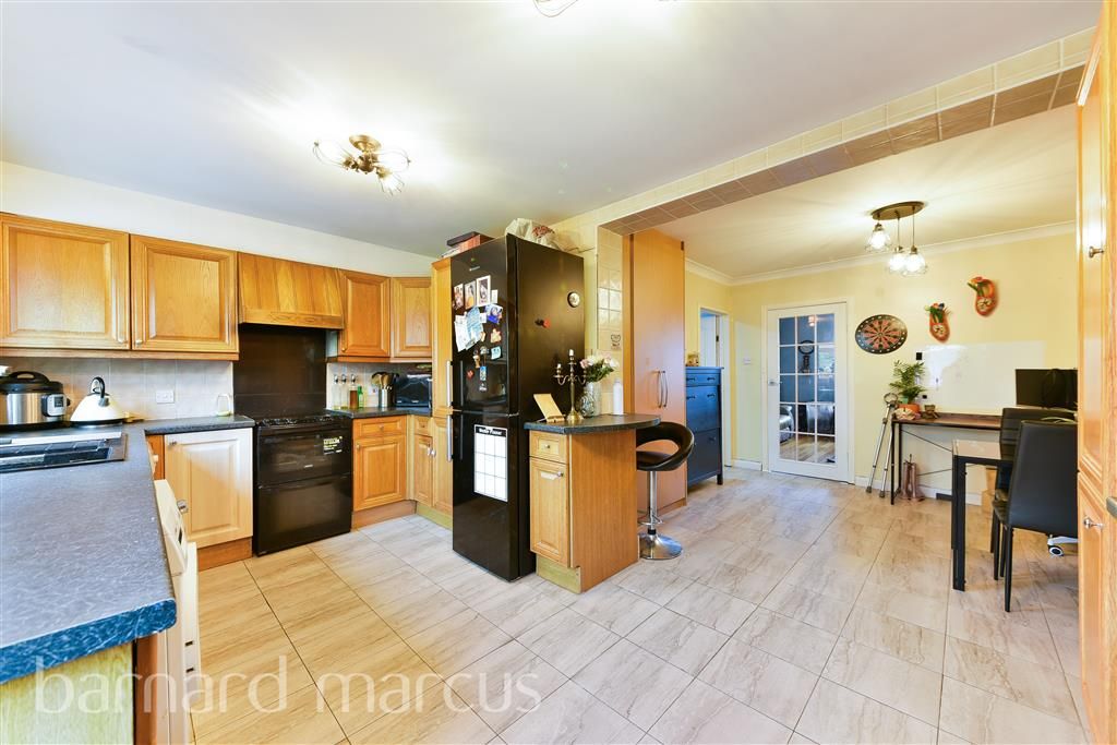 Property photo 3 of 8 Kitchen