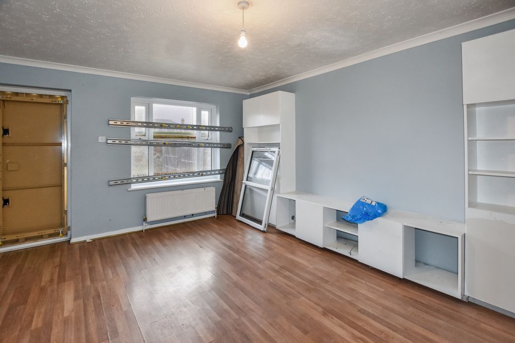 Property photo 2 of 20 31 Cranberry Lane, Canning Town, London E16 4Pd