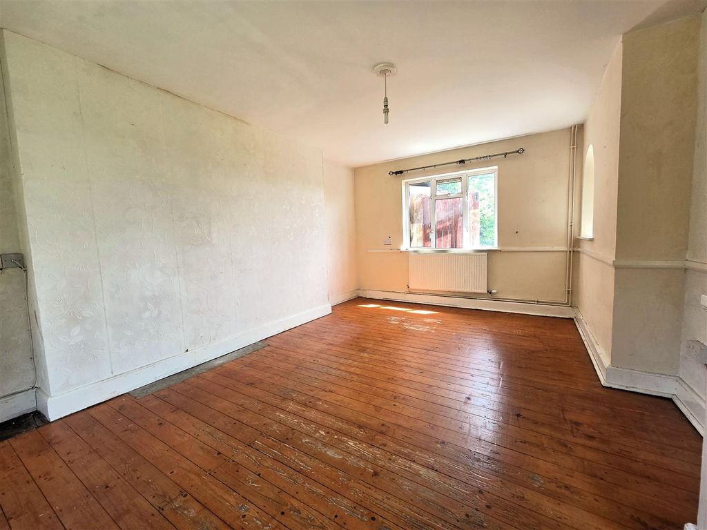 Property photo 3 of 10 1 Seagry Hill - Lounge.Jpg