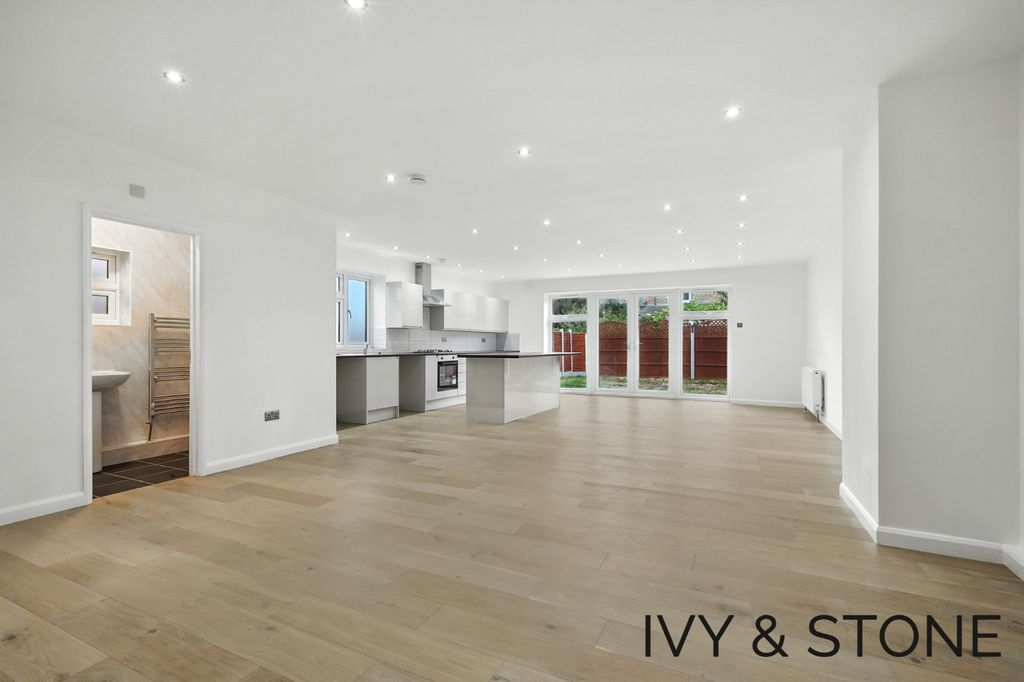 Property photo 3 of 25 4226402