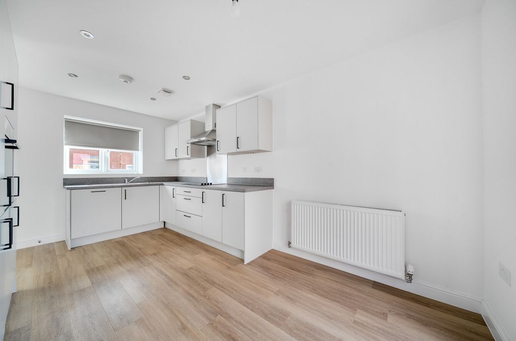 Property photo 2 of 21 Image