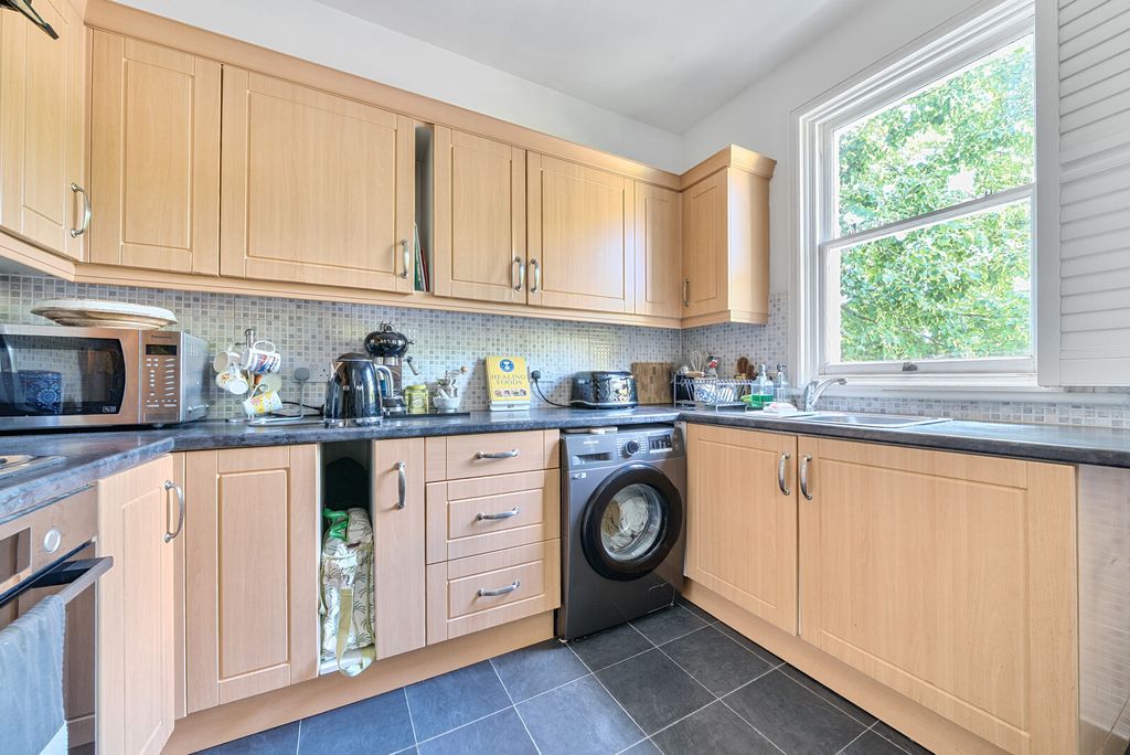 Property photo 3 of 14 Kitchen