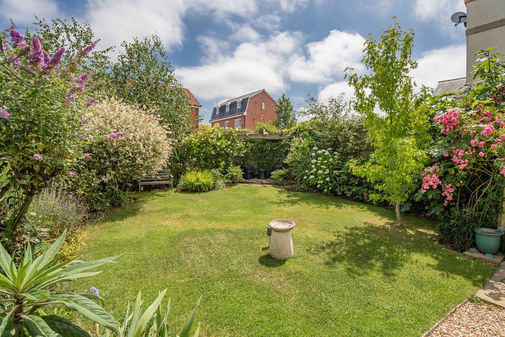 Property photo 2 of 26