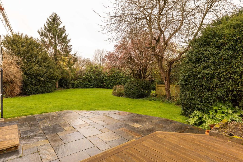 Property photo 2 of 20