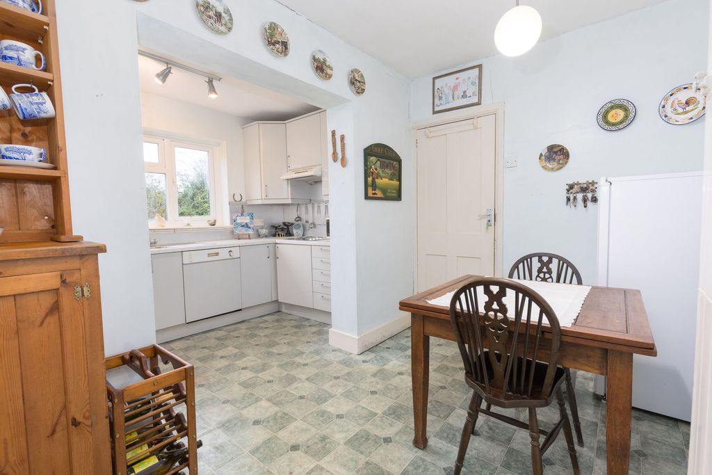 Property photo 3 of 25