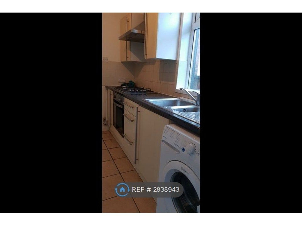 Property photo 3 of 6 Kitchen