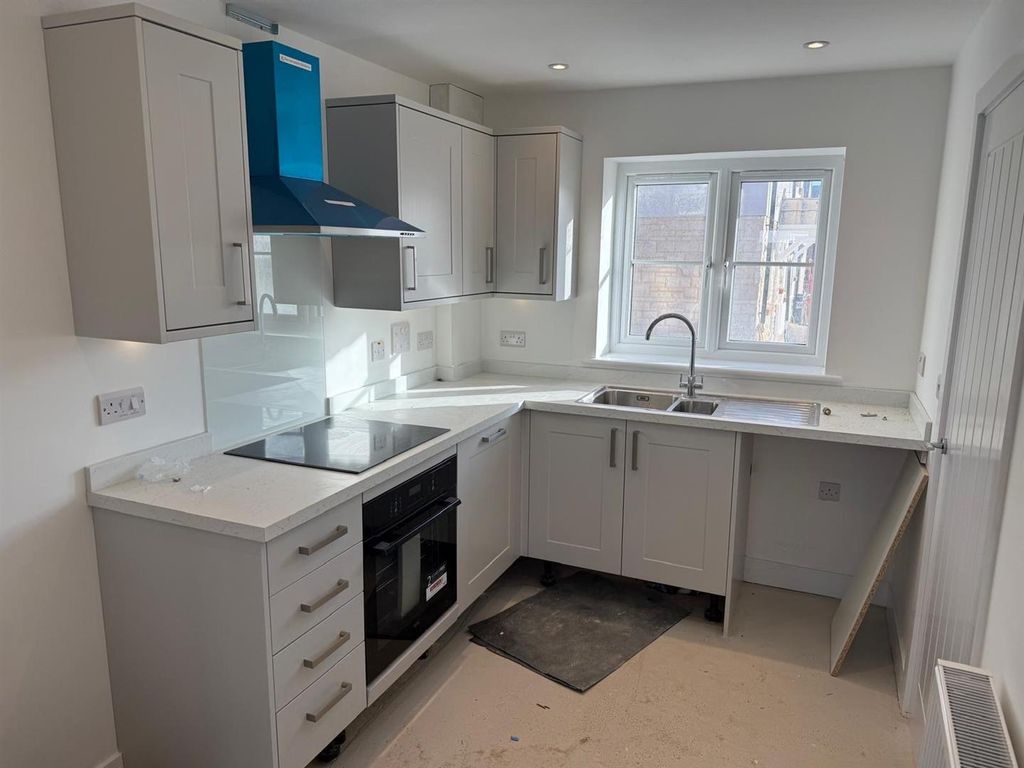 Property photo 3 of 8 Plot 362 Kitchen 2.Jpg