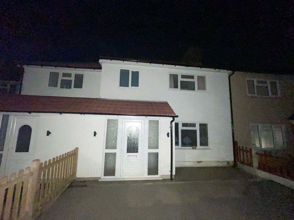 Property photo 1 of 27 101 Feenan Highway Tilbury Rm18 8Ex (13).Jpeg