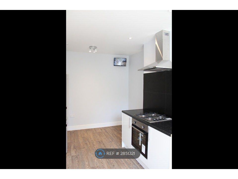 Property photo 3 of 21 Kitchen