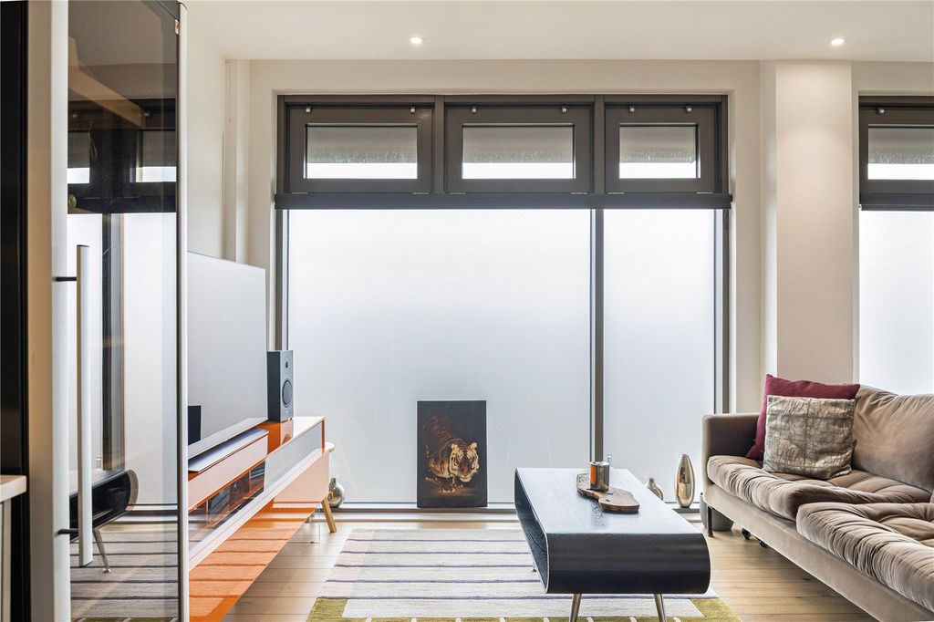 Property photo 3 of 19 Reception