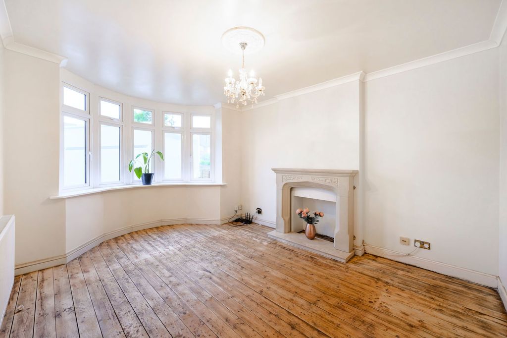 Property photo 2 of 26