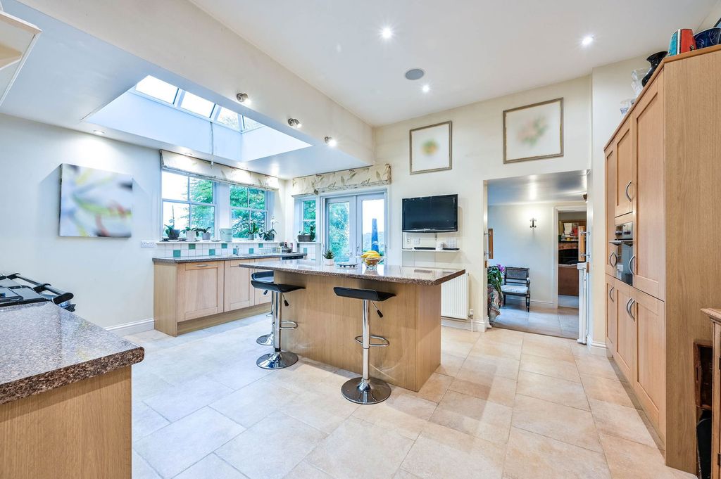 Property photo 3 of 44