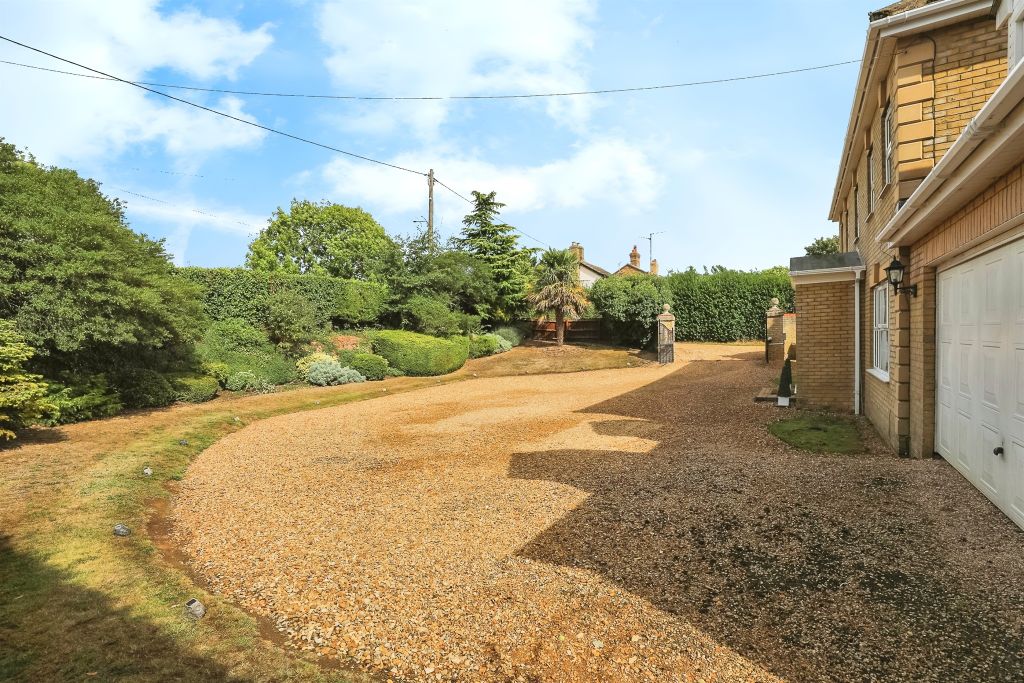 Property photo 2 of 22