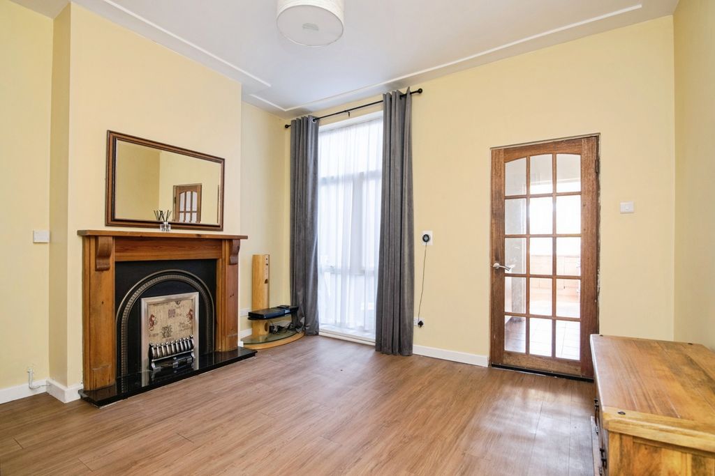 Property photo 3 of 26 Pbox-Img.Jpg