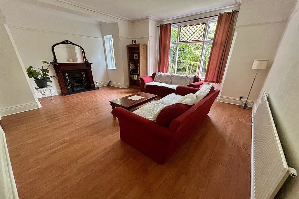 Property photo 3 of 19 Living Room