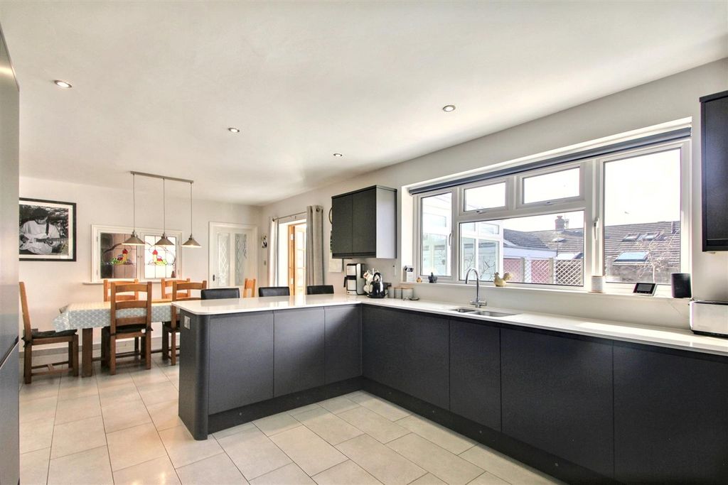 Property photo 3 of 30 Img_7841-Img_7843.Jpg