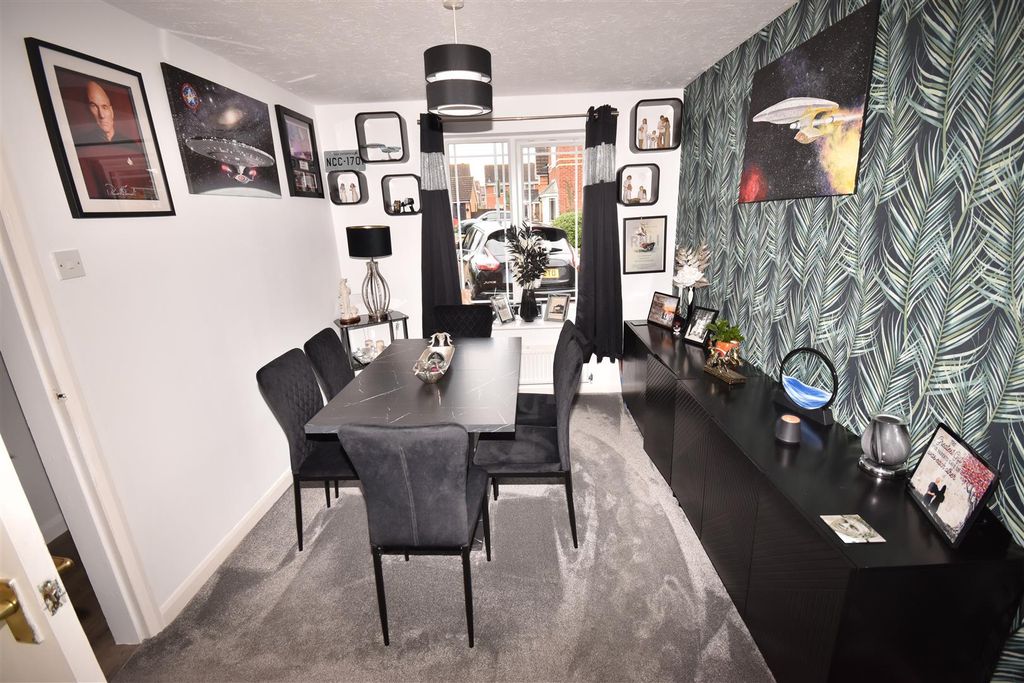 Property photo 3 of 16 Dining Room