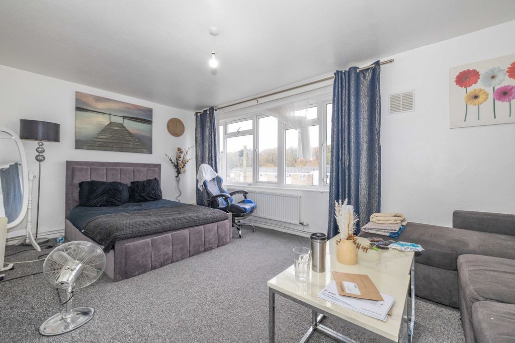 Property photo 3 of 8 Picture 3