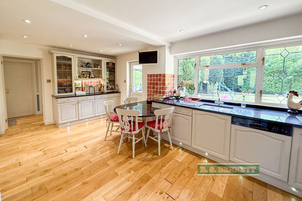 Property photo 3 of 23 Kitchen